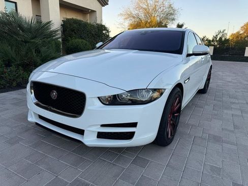 Used 2017 Jaguar XE image 2