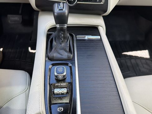 Used 2020 Volvo XC90 T6 Momentum AWD/4WD image 18