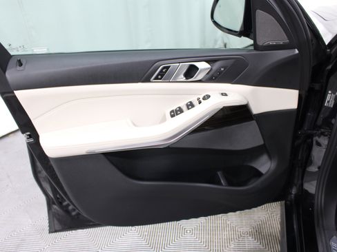 Used 2019 BMW X5 xDrive40i w/ M Sport Package AWD/4WD image 6
