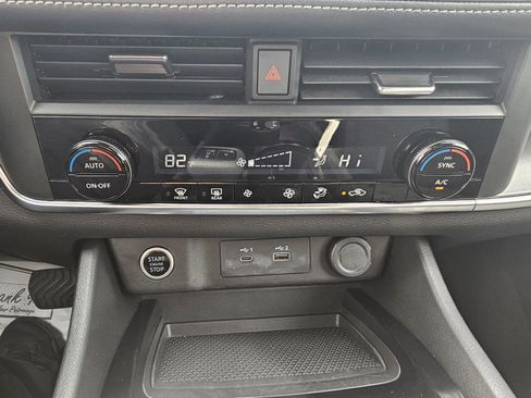 Used 2023 Nissan Rogue SV image 26