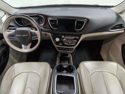 Certified 2020 Chrysler Pacifica Limited image 16