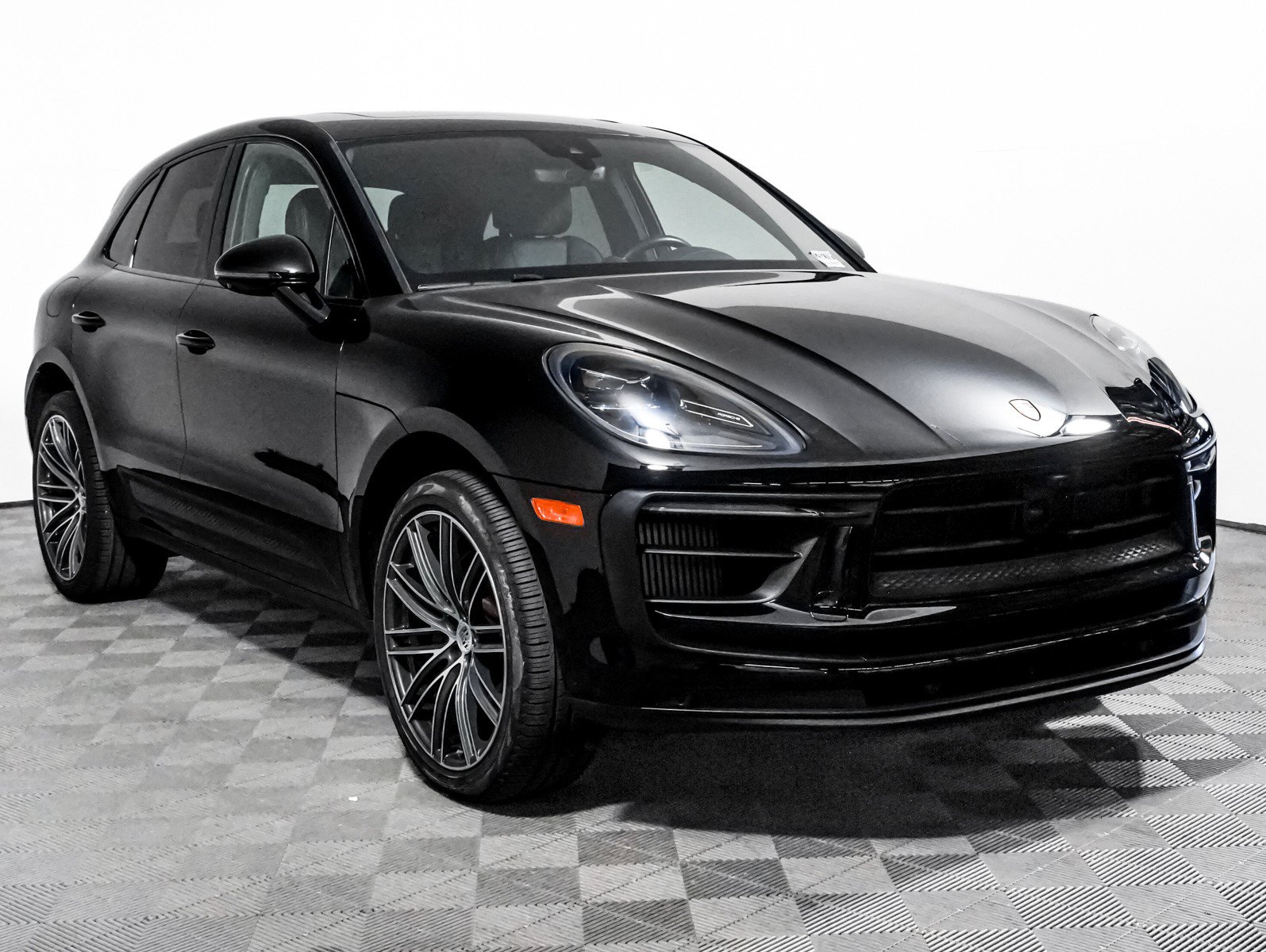 Certified 2024 Porsche Macan S AWD/4WD image 7