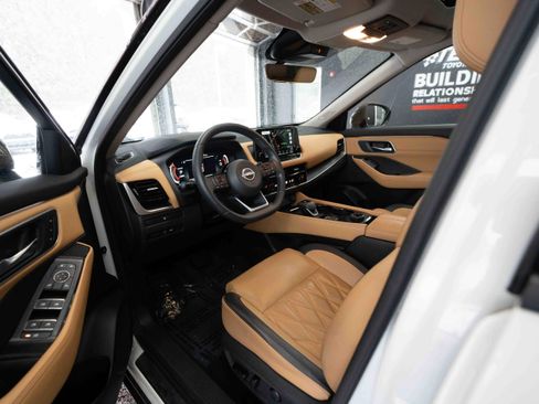 Used 2023 Nissan Rogue Platinum image 8