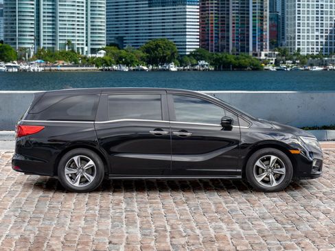 Certified 2018 Honda Odyssey Touring image 4