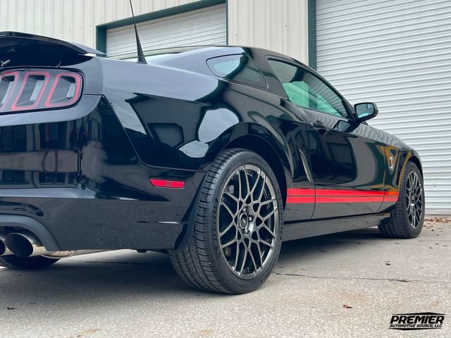 Used 2013 Ford Mustang Shelby GT500 RWD image 12