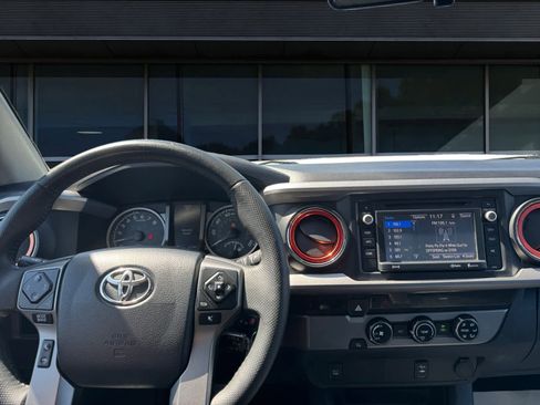 Used 2016 Toyota Tacoma SR5 RWD image 3