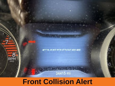 Used 2021 Jeep Cherokee Limited image 16