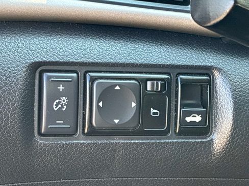 Used 2014 Nissan Sentra SR w/ Electronics Package FWD image 22