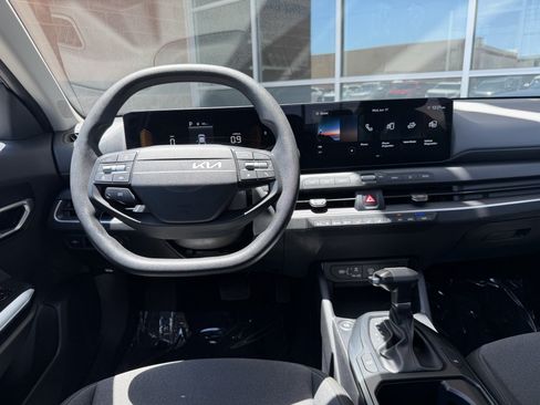 Used 2025 Kia K4 FWD image 16