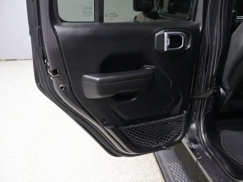 Used 2021 Jeep Gladiator Mojave AWD/4WD image 15