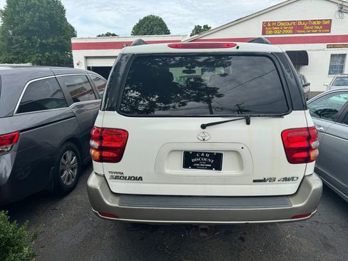Used 2004 Toyota Sequoia SR5 AWD/4WD image 4