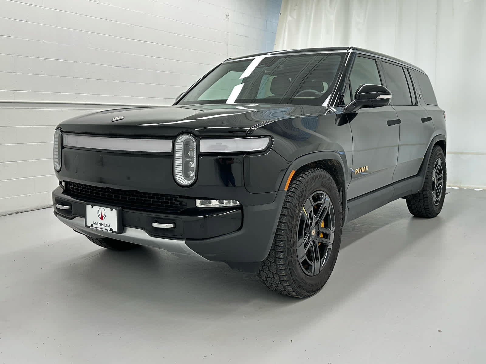 Used 2023 Rivian R1S Adventure Quad AWD/4WD image 4