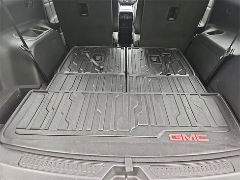Certified 2023 GMC Acadia SLT w/ Preferred Package image 14