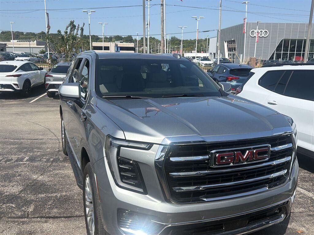 Used 2025 GMC Yukon Elevation w/ Elevation Premium Package AWD/4WD image 3