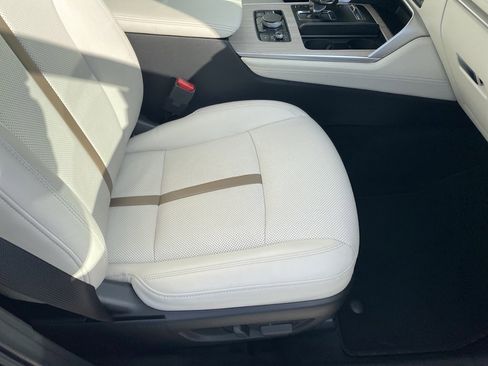 Certified 2024 MAZDA CX-90 Plug-In Hybrid w/ Premium Plus image 9