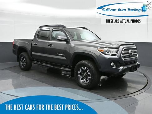 Used 2017 Toyota Tacoma TRD Off-Road image 1