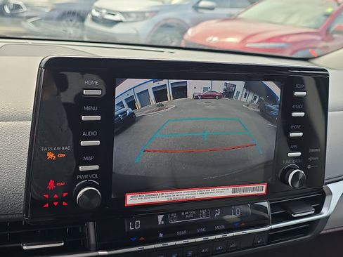 Used 2022 Toyota Sienna XLE FWD image 25