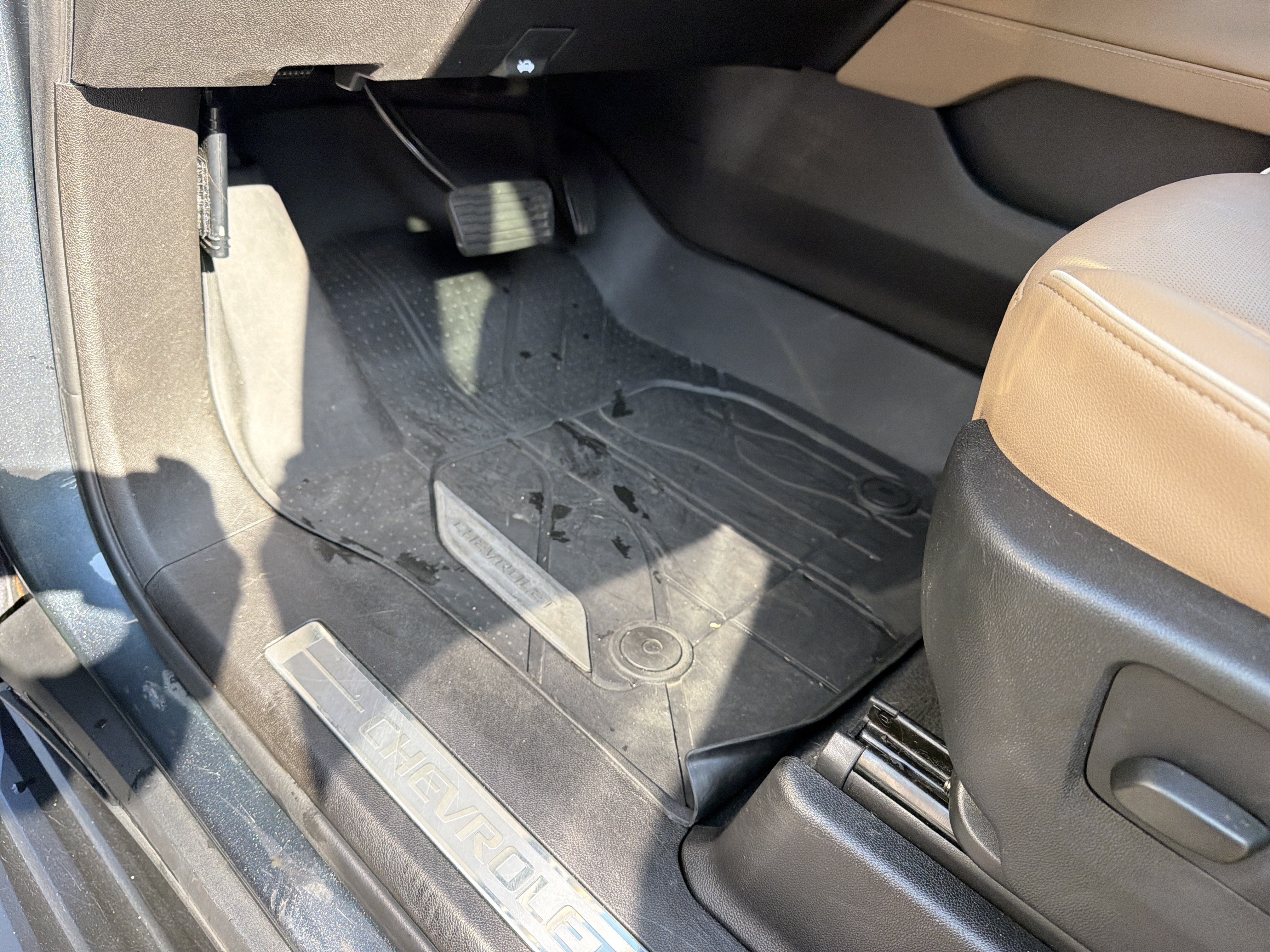 Used 2021 Chevrolet Suburban Premier AWD/4WD image 17