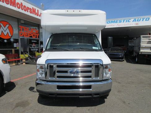 Used 2017 Ford E-450 and Econoline 450 Super Duty w/ Shuttle Bus Prep Package RWD image 21