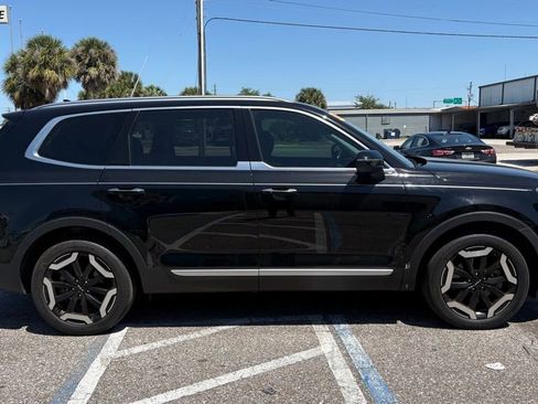 Used 2023 Kia Telluride S image 2