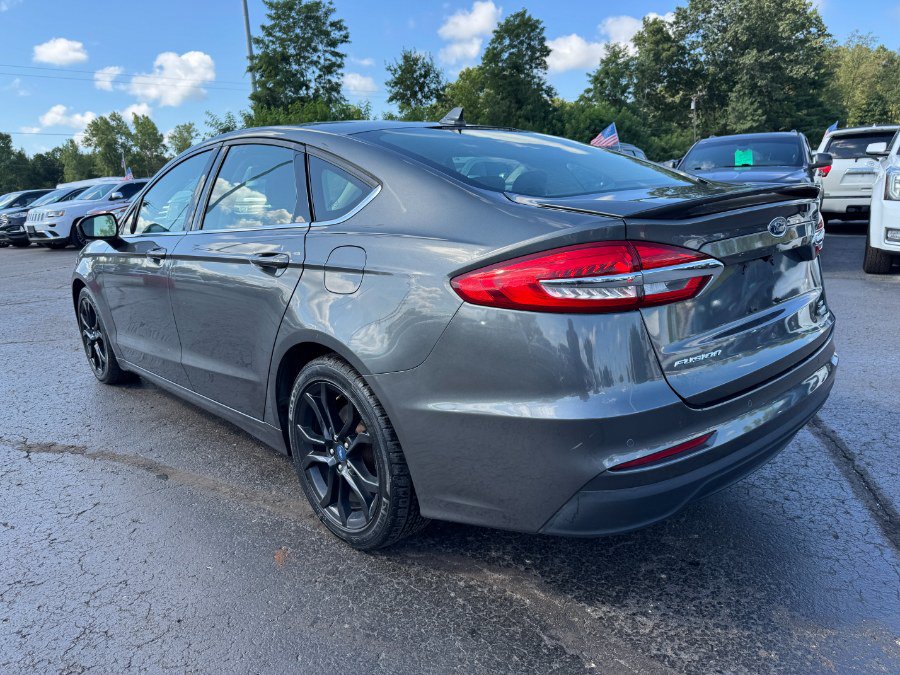 Used 2019 Ford Fusion SE w/ Equipment Group 151A FWD image 3