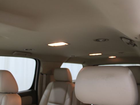 Used 2011 Chevrolet Suburban LTZ image 22