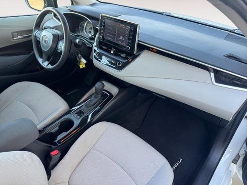 Used 2021 Toyota Corolla LE image 15