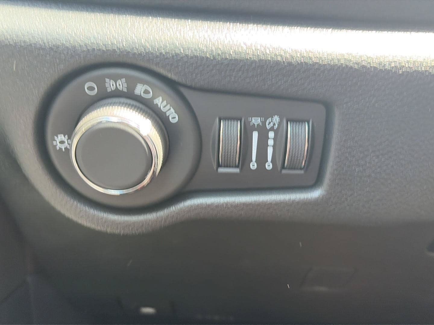 New 2027 Chrysler Pacifica Select AWD/4WD image 14