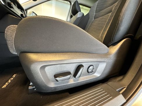 Used 2023 Nissan Rogue SV AWD/4WD image 12