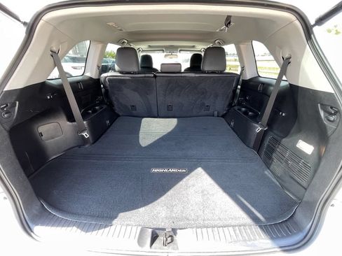 Used 2015 Toyota Highlander XLE AWD/4WD image 11