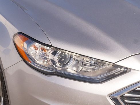 Used 2018 Ford Fusion S image 4