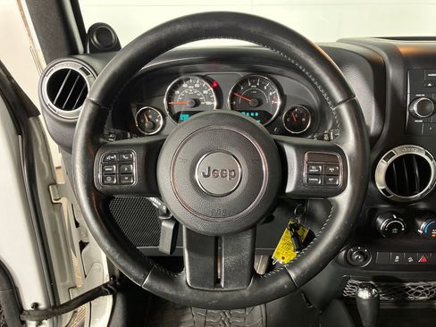 Used 2014 Jeep Wrangler Unlimited Rubicon w/ Connectivity Group image 16