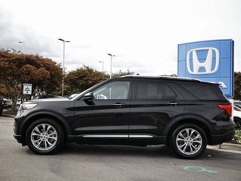 Used 2022 Ford Explorer Limited w/ Equipment Group 301A image 3