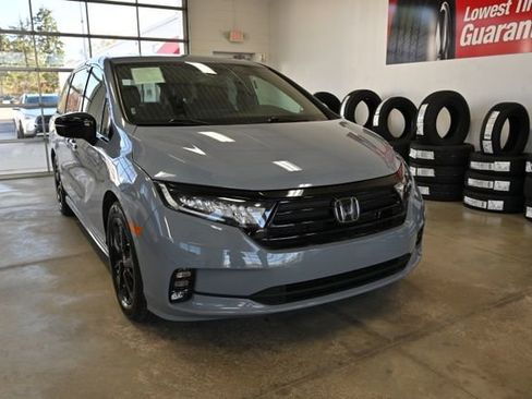 Used 2024 Honda Odyssey Sport image 3