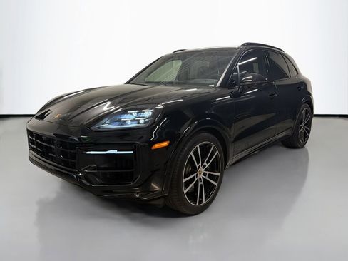Certified 2025 Porsche Cayenne GTS AWD/4WD image 1