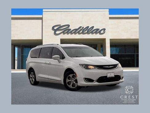 Used 2017 Chrysler Pacifica Touring-L Plus image 1