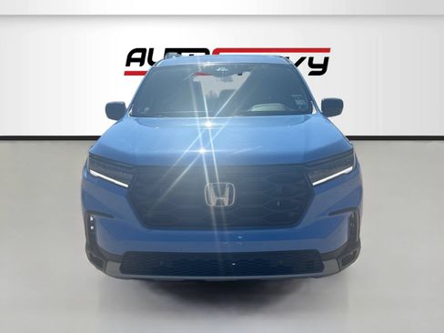 Used 2025 Honda Pilot TrailSport image 2