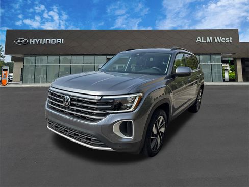 Used 2025 Volkswagen Atlas SE image 1
