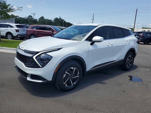 New 2025 Kia Sportage LX image 2