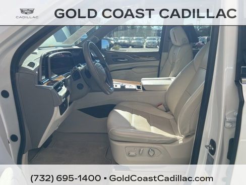 Used 2024 Cadillac Escalade Premium Luxury Platinum image 21