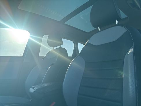 Used 2022 Volkswagen Taos SEL image 34