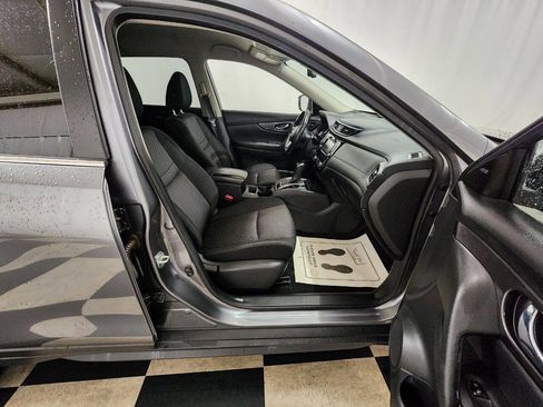 Used 2019 Nissan Rogue SV w/ Premium Package image 38