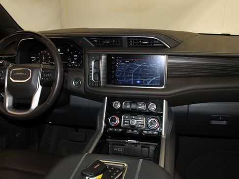 Used 2024 GMC Yukon XL Denali w/ Denali Reserve Package image 16