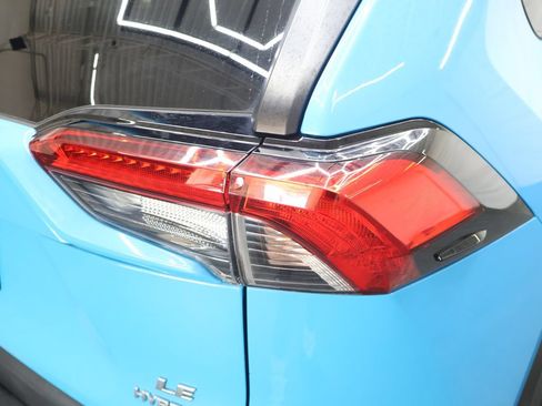 Used 2021 Toyota RAV4 LE AWD/4WD image 30