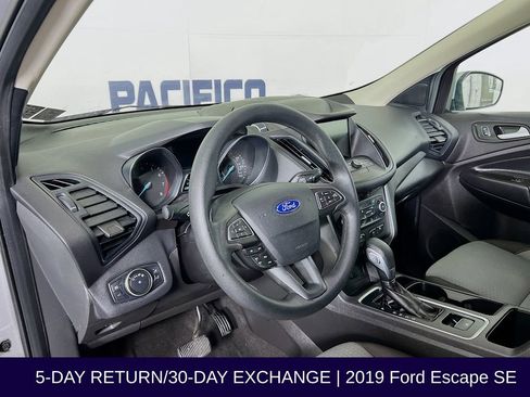 Certified 2019 Ford Escape SE image 11