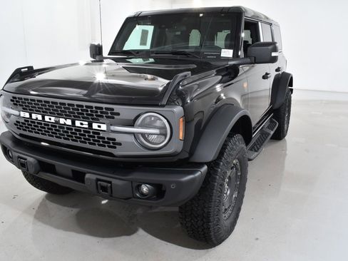 New 2025 Ford Bronco Badlands image 2