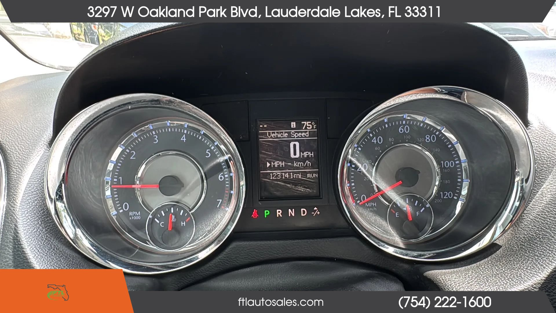 Used 2014 Chrysler Town & Country Touring-L FWD image 42