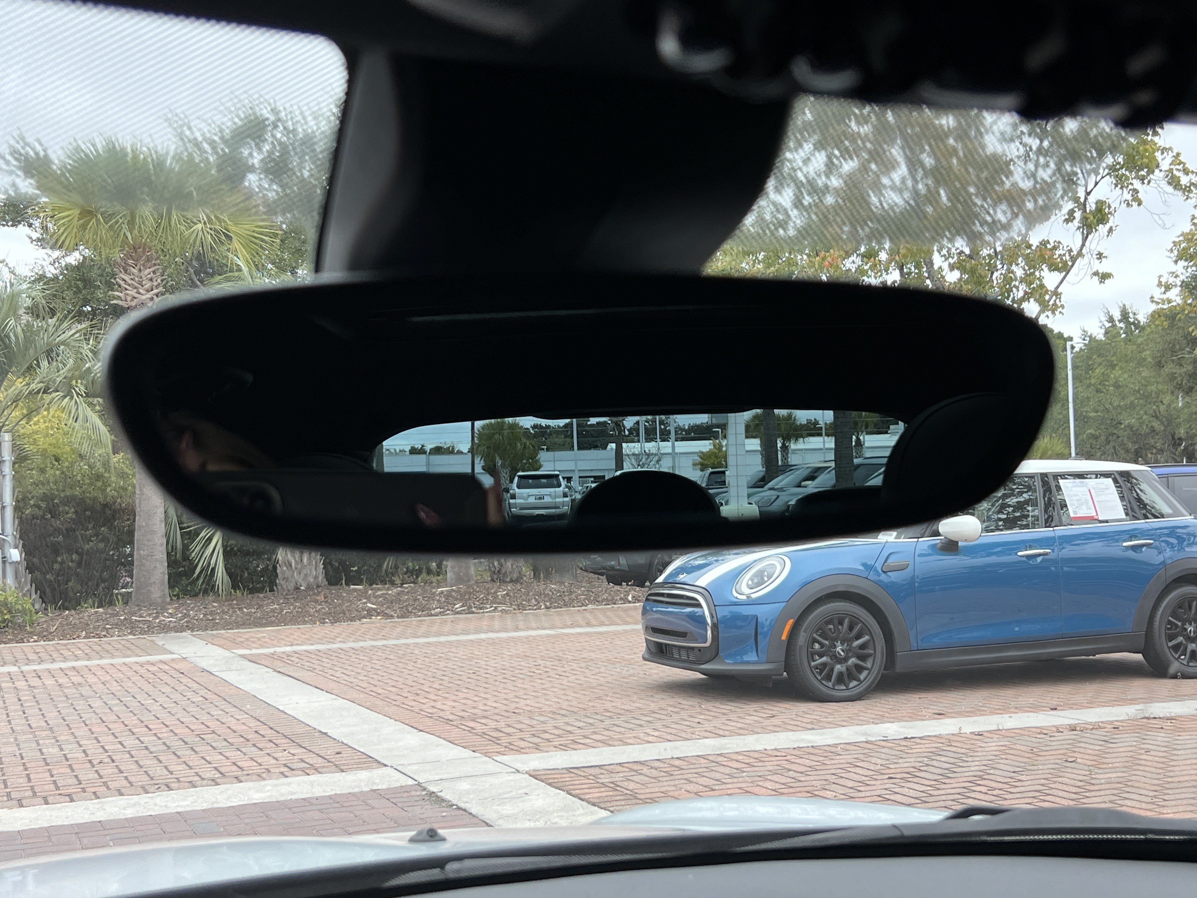 Used 2020 MINI Cooper 4-Door Hardtop w/ Premium Package FWD image 26