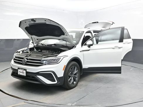 Used 2022 Volkswagen Tiguan SE AWD/4WD image 36