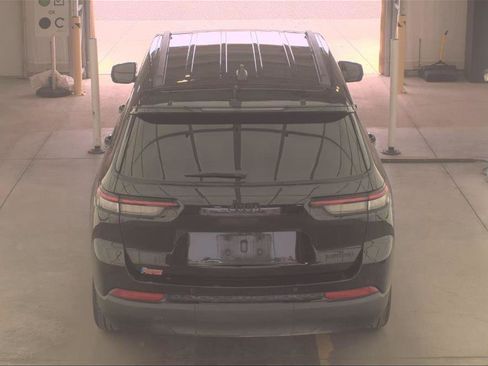 Used 2024 Jeep Grand Cherokee L Limited w/ Black Appearance Package RWD image 10